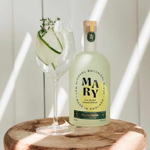 瑪麗草本風味 無酒精即飲型飲料的標志與包裝設計